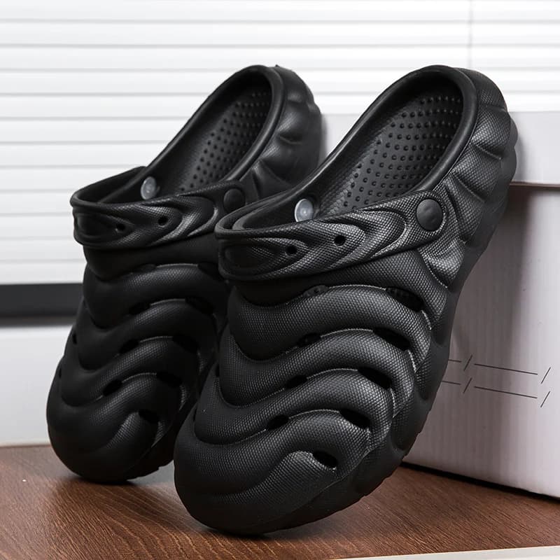 Sandali zoccoli da uomo in estate scarpe traspiranti ultraleggere con foro in EVA moda comode scarpe da spiaggia per esterni pantofole con suola morbida