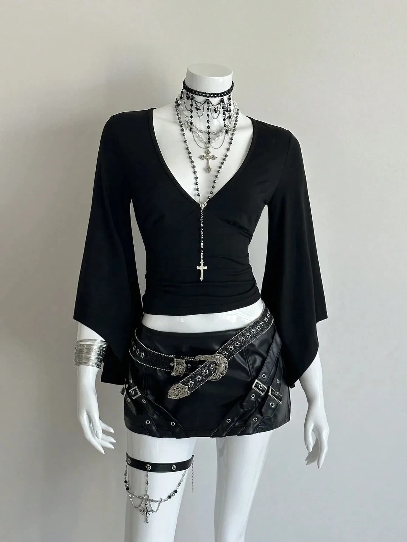 Women Deep V Neck Zip Front Flare Long Sleeve Side Ruched Slim Fit Cropped Top 2026 Gothic Streetwear Solid Black Going Out Fitt