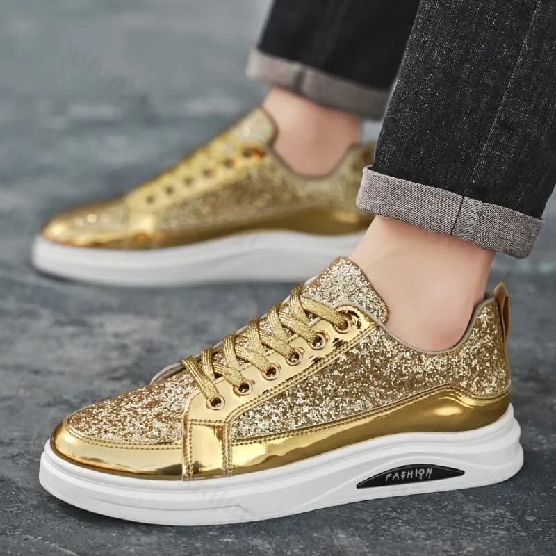 Scarpe da ginnastica da uomo in oro 2025 Nuove scarpe da skateborad di moda di lusso Glitter Scarpe casual da uomo Piattaforma Vulcanize Scarpe Big Size Tenis