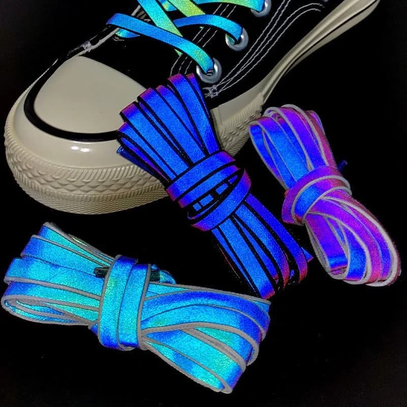 2 Paia di Lacci Piatti Riflettenti da 140cm, Lacci Luminosi per Scarpe da Corsa, Lacci di Sicurezza Fluorescenti per Uomo e Donna