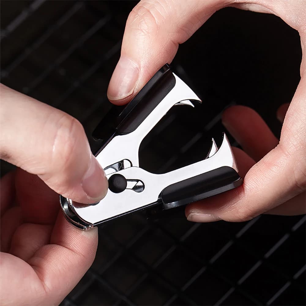 1PCS PIÙ NUOVO Staple Remover Nail Puller Cucitrice Nail Clip Studio Home Office Rilegatura Forniture Per Vari Tipi di Staple Rimozione