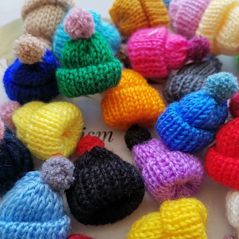 10 Pezzi 3,5CM Filato di Lana Misto per Fai-da-Te Mini Cappelli Copricapo Abbigliamento Bambole Materiali per Artigianato Colore Casuale