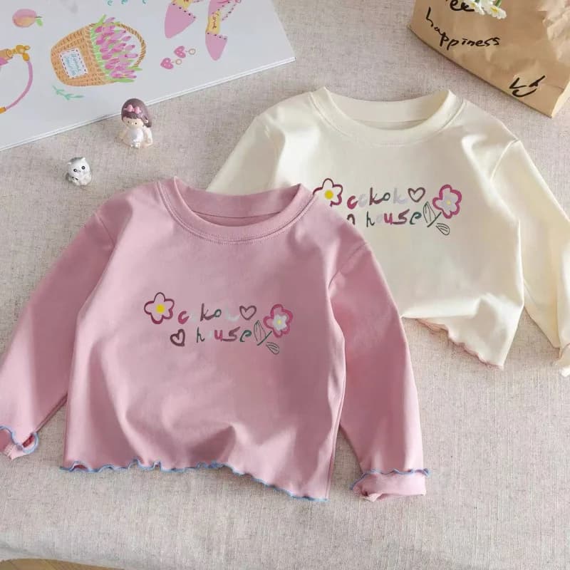 T-shirt a maniche lunghe per ragazze Primavera Autunno 2026 Top per bambini Camicetta per cartoni animati per bambini Canottiere per bambini in cotone T-shirt per bambini