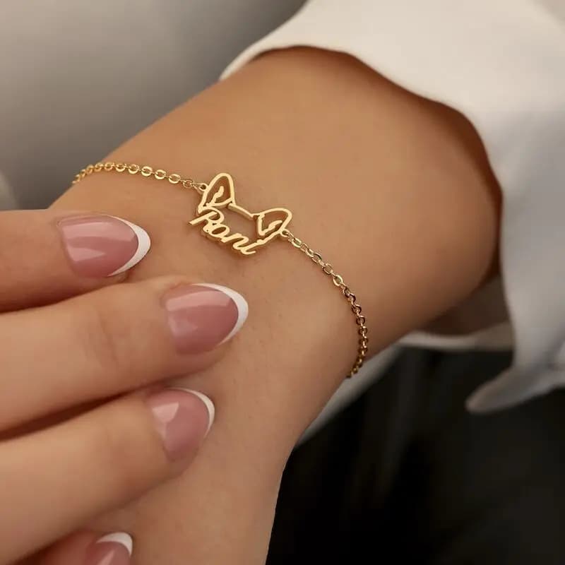 Bracciale in acciaio inossidabile personalizzabile Lateefah Simpatico design con orecchie vuote per animali domestici con nomi per cani e gatti