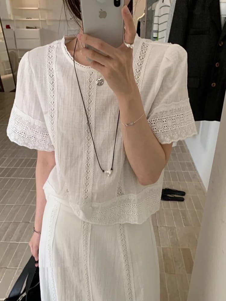 Korean Women's Fashion Set, Top Estivo con Inserti in Pizzo e Gonna a Vita Alta Snellente, Completo Bianco Due Pezzi