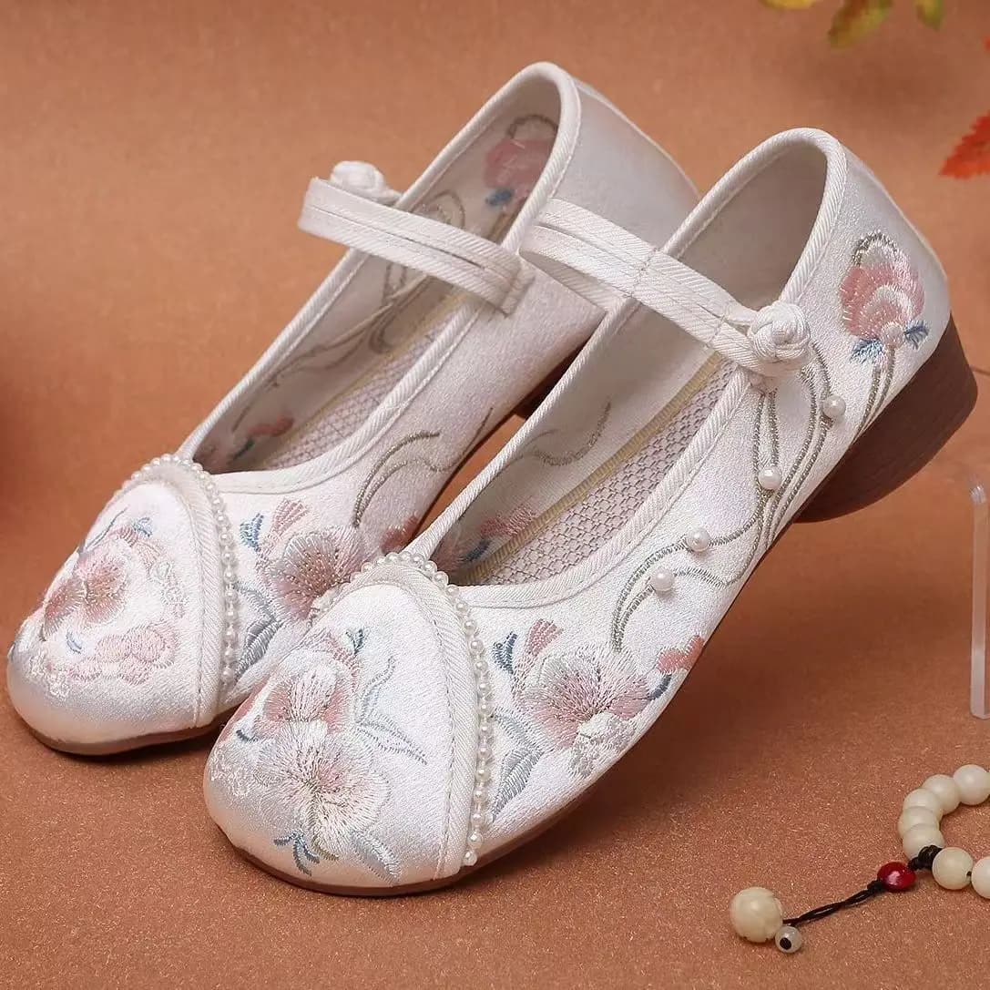 Women Chinese Style Low Heel Silk Embroidered Shoes Spring Summer New Soft Sole Round Toe Buckle Strap Cheongsam shoe Hanfu Shoe