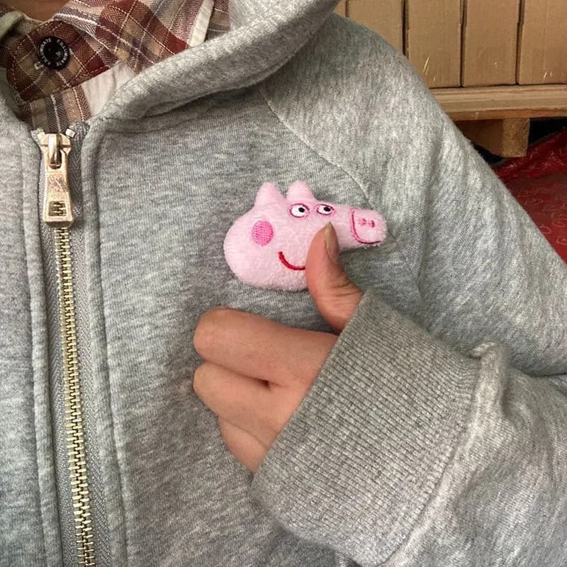 Peppa Pig plush brooch, pink pig cartoon cute little pig brooch pin for backpack and clothing decoration