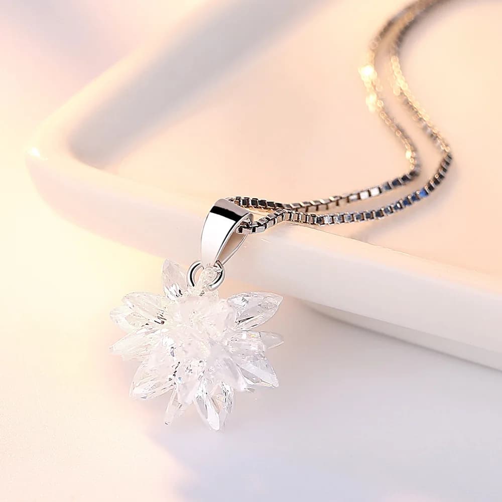 925 Silver Crystal Snowflake Pendant Necklace for Women Sparkling Ice Flower Necklaces Box Chain Fashion Jewelry Christmas Gift