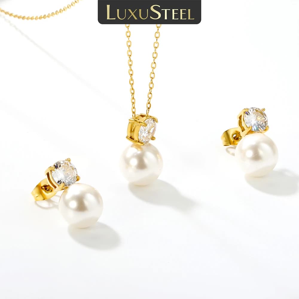 LUXUSTEEL Set di orecchini con collana di pendenti di perle imitazione per le donne Set di gioielli con collana a catena in acciaio inossidabile con zirconi cubici