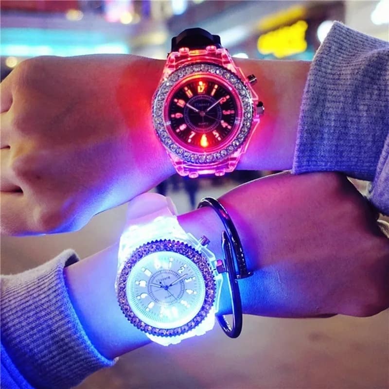 Orologio da donna luminoso personalizzato acqua diamante LEDTrend orologio per bambini maschio femmina studente coppia moda orologi da polso al quarzo