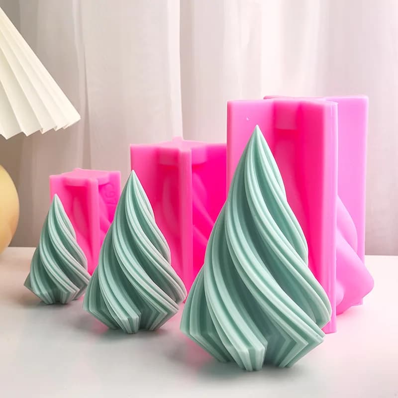 Stampo per candele in silicone conico rotante grande per albero di Natale Strumento per la produzione di resina per sapone in gesso per albero a strisce ondulate 3D per la decorazione domestica