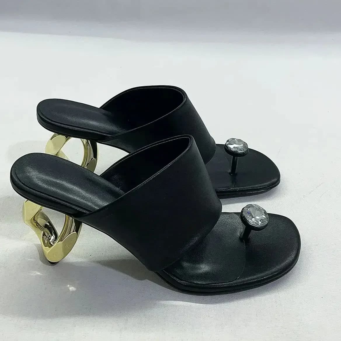Infradito Pantofole open toe Donna Tacchi alti strani in metallo Sandali romani in pelle tinta unita a Talons Moda Passerella Tacones
