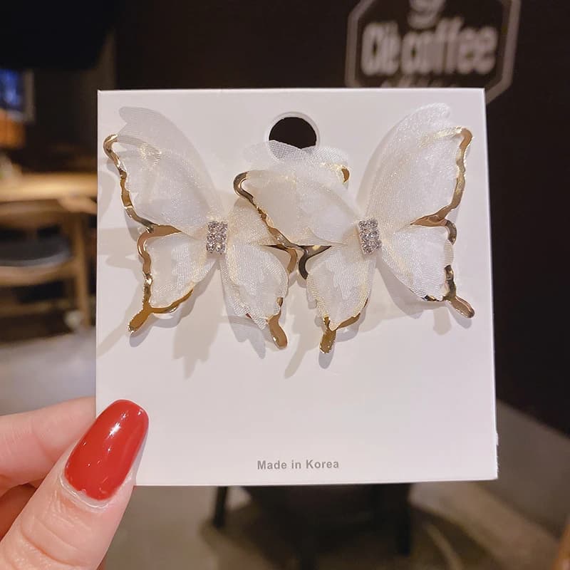 2025 Nuovi orecchini a bottone con farfalla a maglia cava bianca nera esagerata per le donne Orecchini alla moda da sposa per gioielli da festa