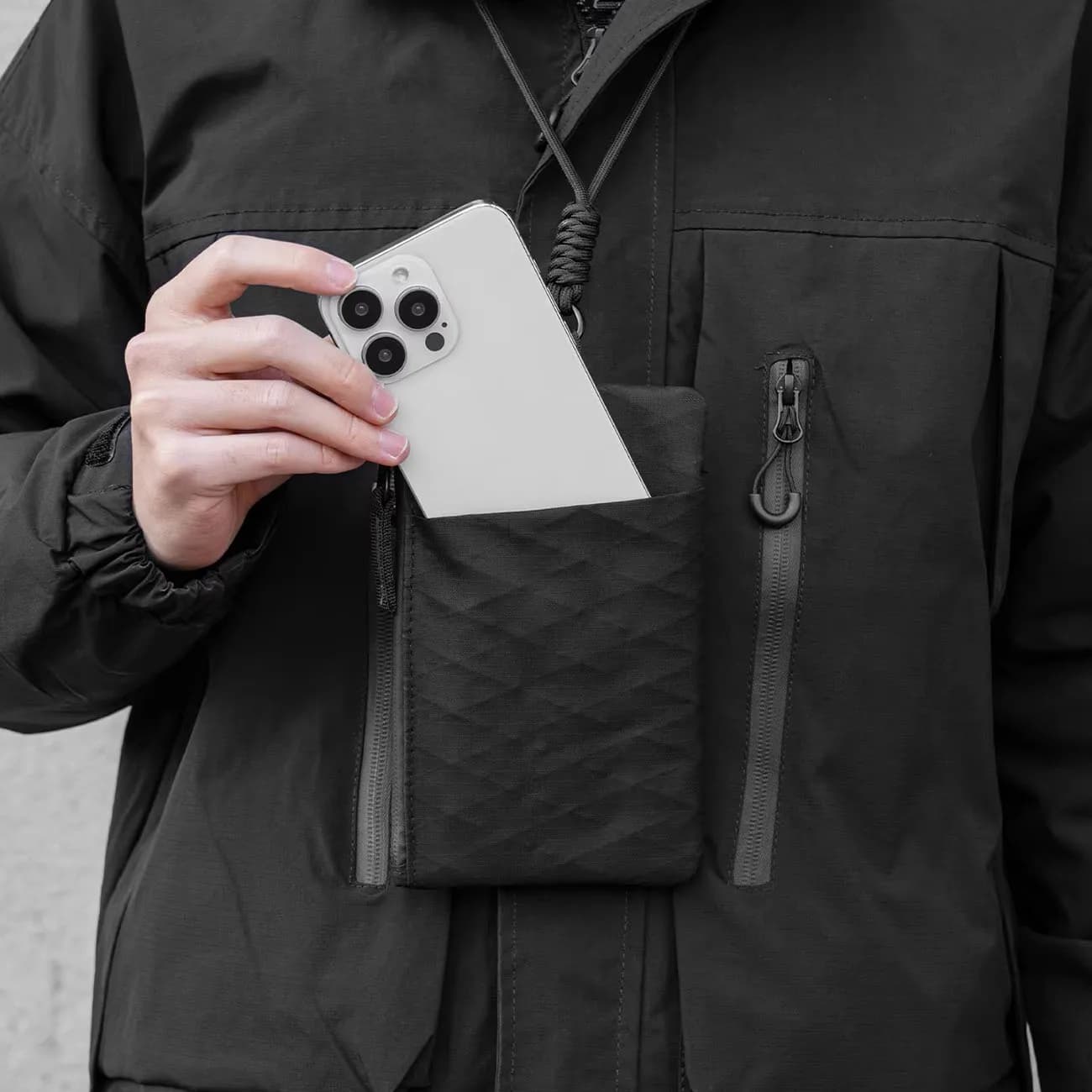 Portafoglio Antifurto X-pac con Blocco RFID, Porta Carte e Tasca per Contanti - Borsa da Viaggio X-Pac con Cinturino da Polso per Telefono e Passaporto