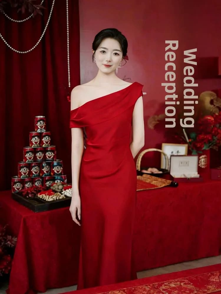 Elegante Abito da Sposa Rosso Stile Cinese, Nuovo Abito da Fidanzamento Personalizzabile, Lussuoso e Minimalista, Monospalla, per Cerimonia Nuziale