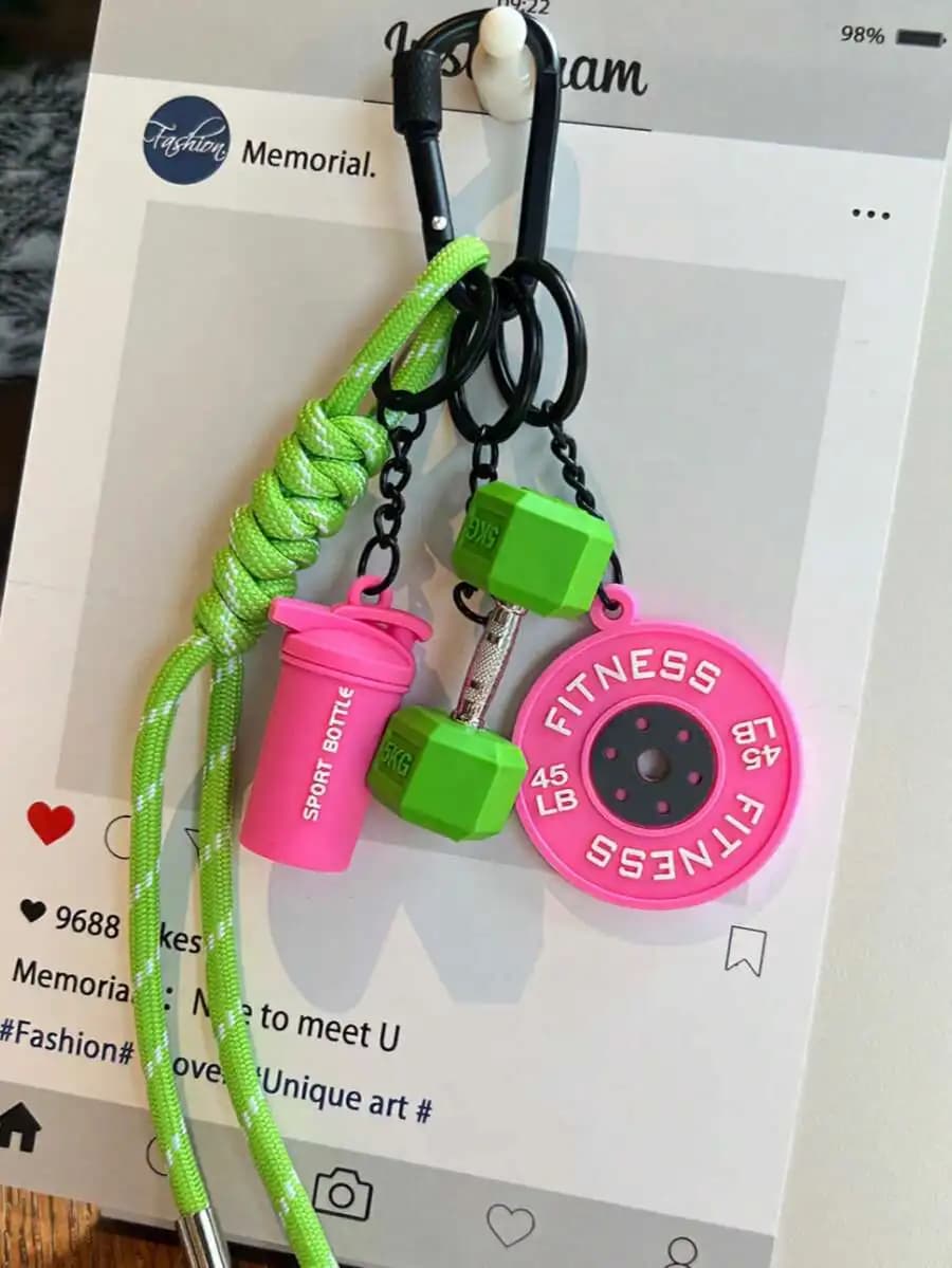 Portachiavi Fitness con Piastra Pesi a Forma di Manubrio e Ciondolo Bottiglia Sportiva per Borsa da Donna, Auto, Zaino