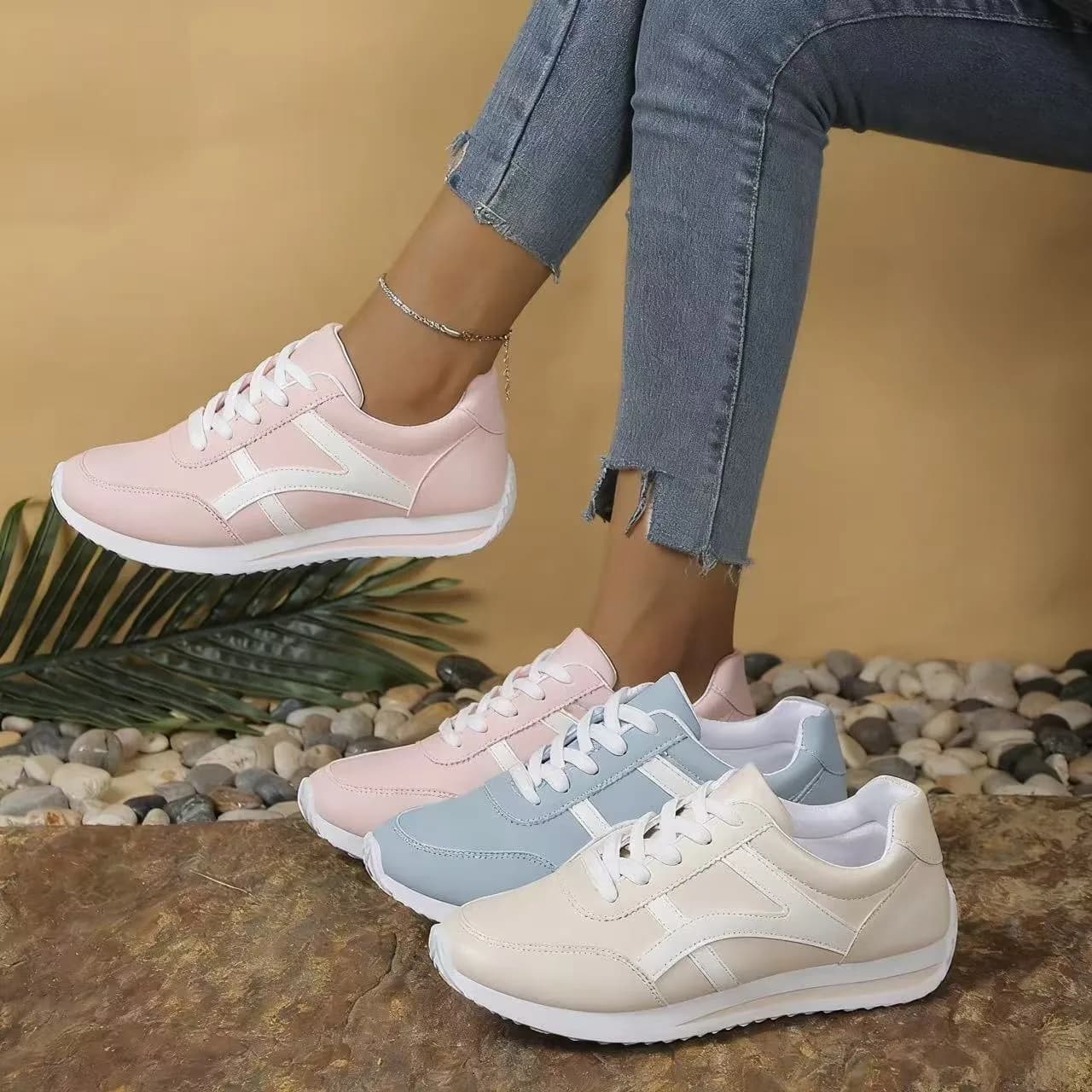 Nuove scarpe da ginnastica sportive da donna Piccole scarpe da corsa leggere e comode stringate bianche alla moda con punta tonda