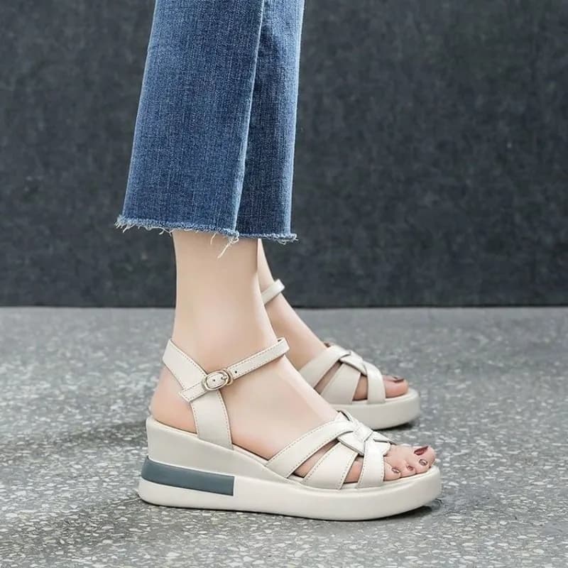 2024 Estate NewWomen Sandali Casual Retro Sandali con bottoni vuoti Sandali open-toe da donna Moda comoda sandalo con tacco inclinato