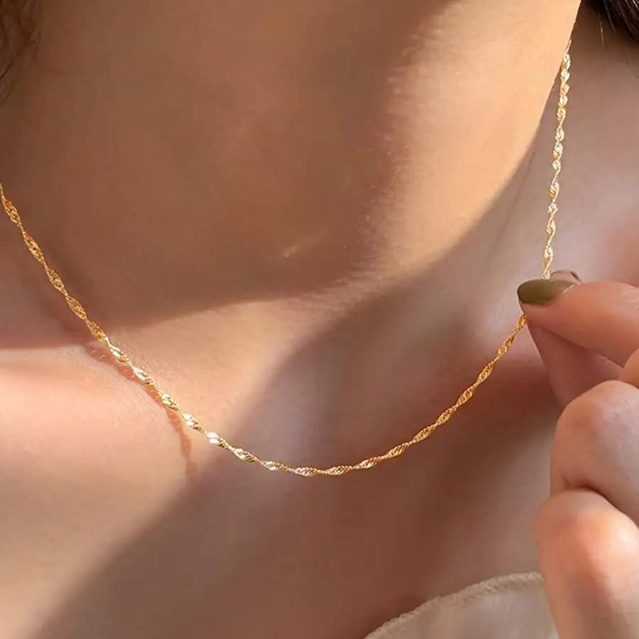 Elegant wavy chain necklace crafted from 18K gold plated stainless steel for women