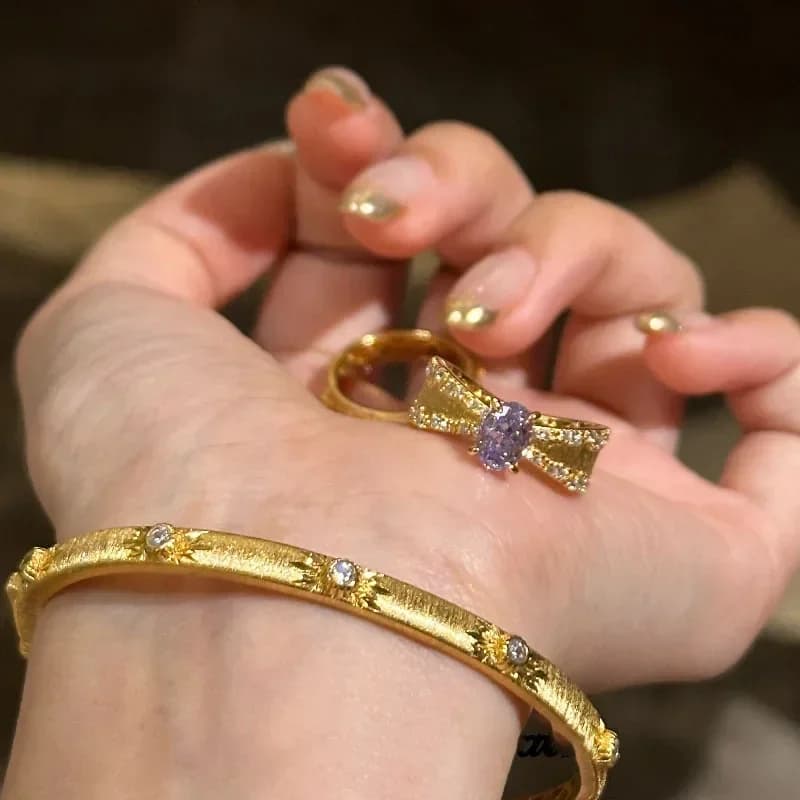 Anelli bowknot con gemme viola di lusso scintillanti per le donne, disegno a filo, anello di moda in stile palazzo vintage, gioielleria raffinata