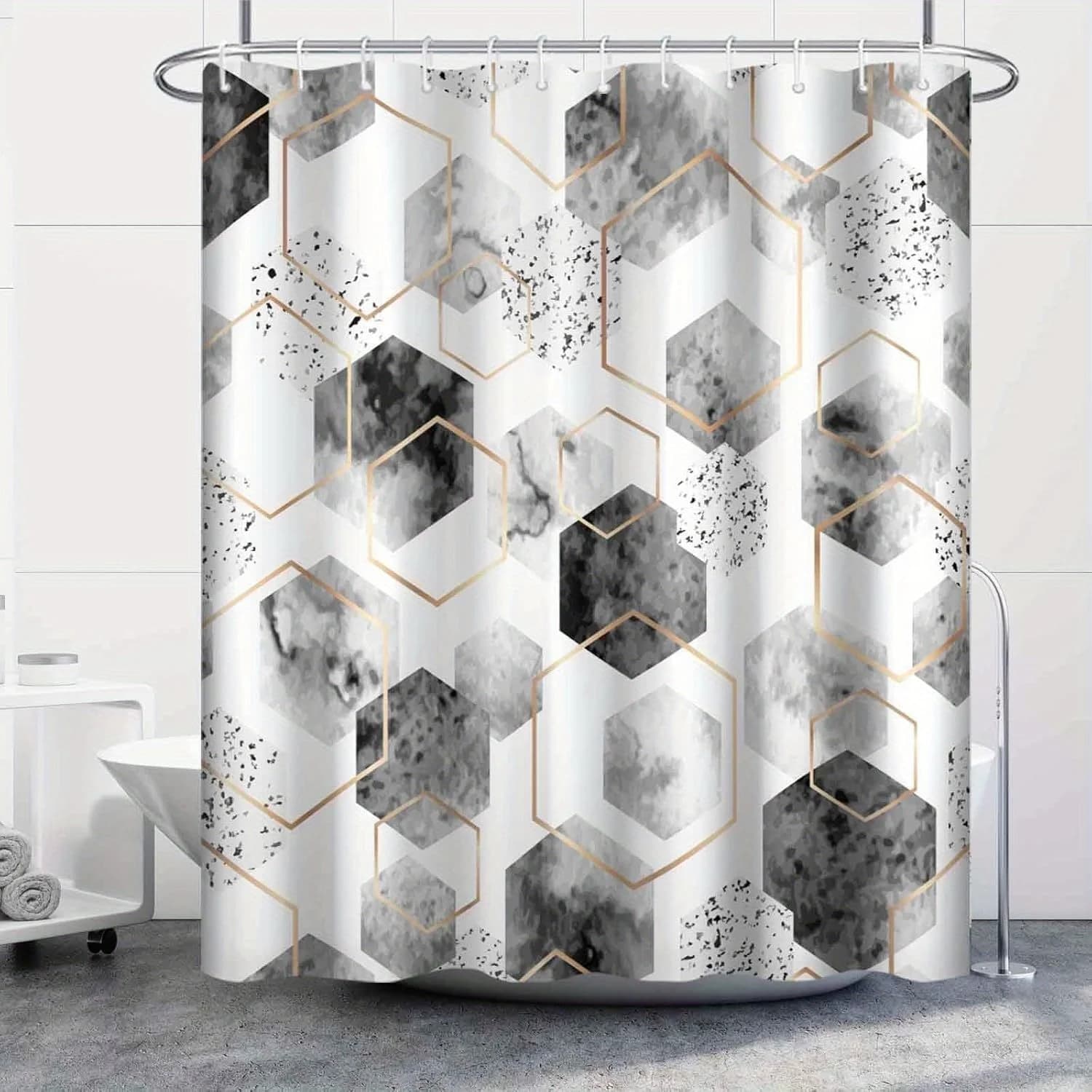 Tenda da doccia moderna in marmo esagonale grigio - Accenti dorati, poliestere, ganci inclusi per un elegante arredamento da bagno per tutte le stagioni
