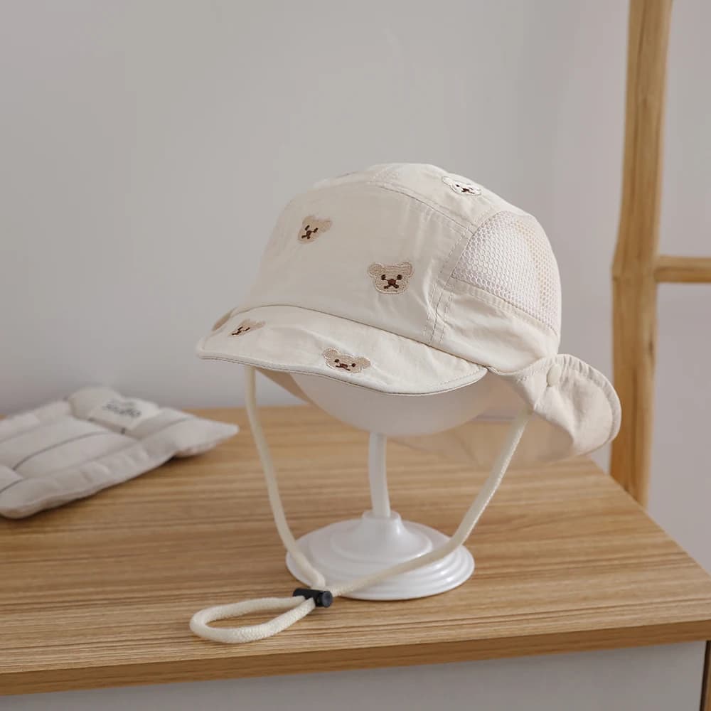 Cappello da pescatore per bambini, alla moda e versatile, con orsetto ricamato, doppio strato traspirante in rete e frange.