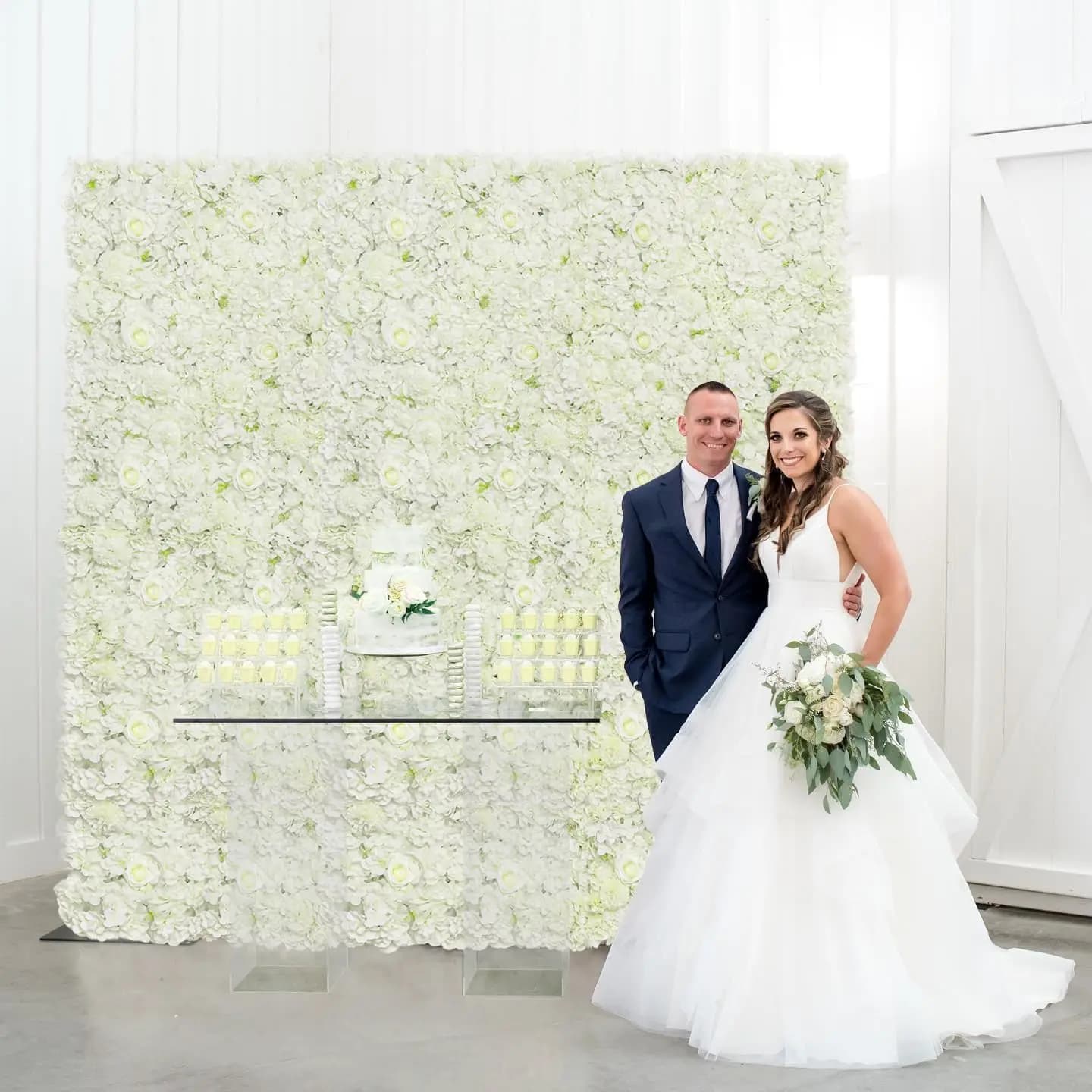 Sfondo da parete floreale bianco 24 confezioni 15x15 pollici Pannelli murali floreali artificiali 3D per decorazioni per feste di anniversario di matrimonio