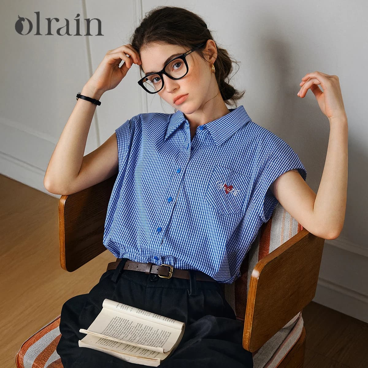Camicia OLrain estiva blu a quadri da donna 2026, casual a maniche corte con ricamo a lettere e tasche, camicie e bluse da donna O57XC98016