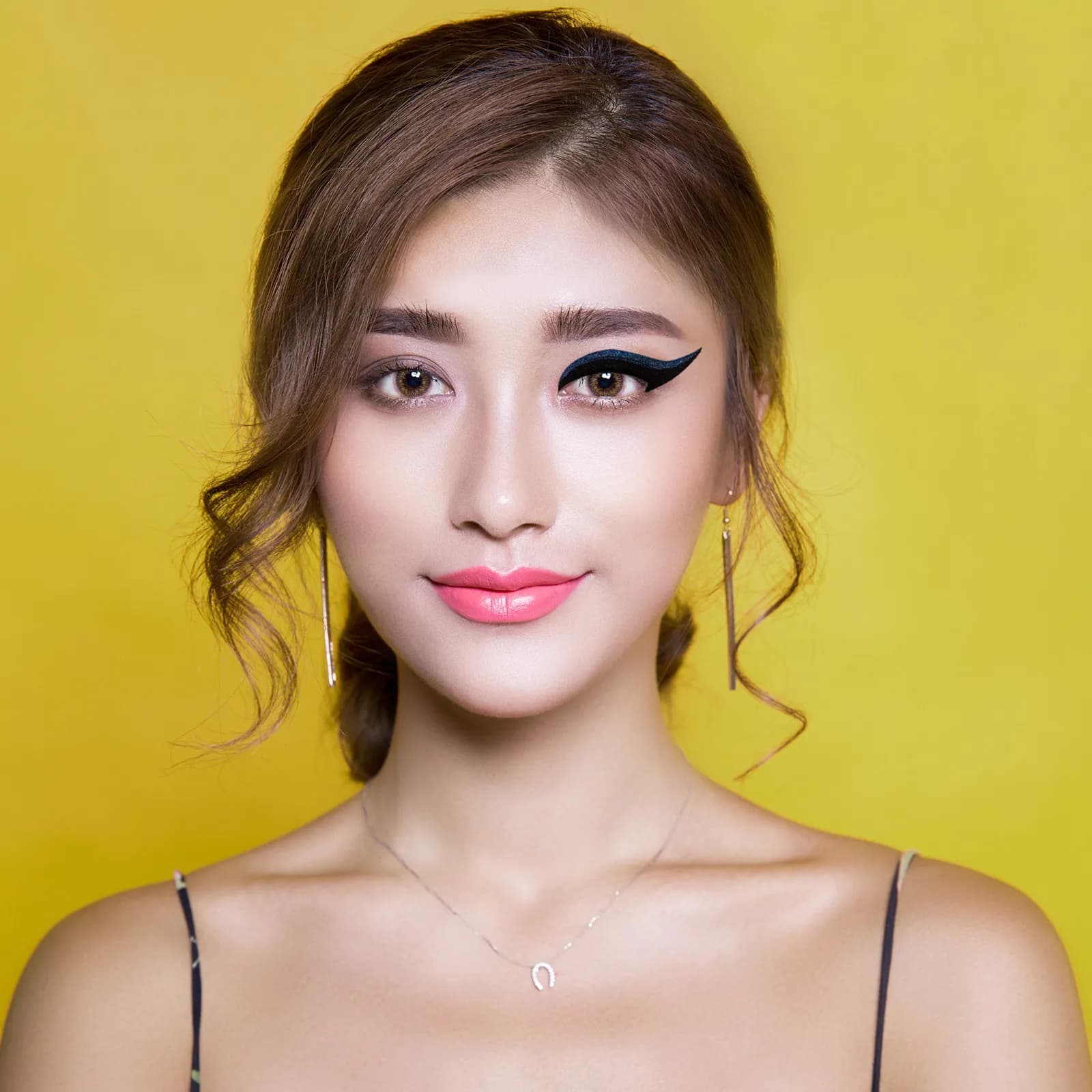 Adesivi per ombretto 4 colori, adesivi riutilizzabili per il trucco degli occhi, adesivi leggeri per eyeliner, per uso quotidiano e per matrimoni
