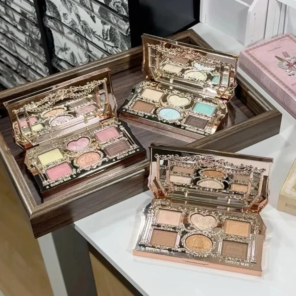 Flower Knows The Sweetie Bear Collection - Palette Ombretti Opachi e Perlati 6 Colori - Facili da Applicare, Illuminanti e Volumizzanti per il Viso