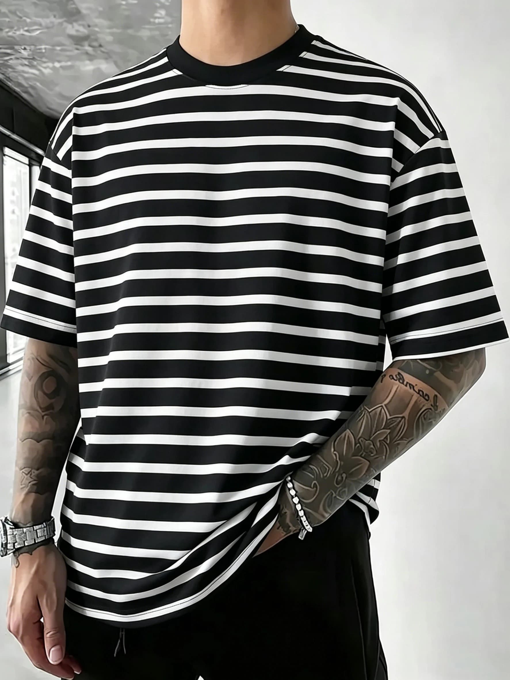 T-shirt classica a maniche corte a righe bianche e nere da uomo, top a mezza manica in puro cotone, ampio e versatile