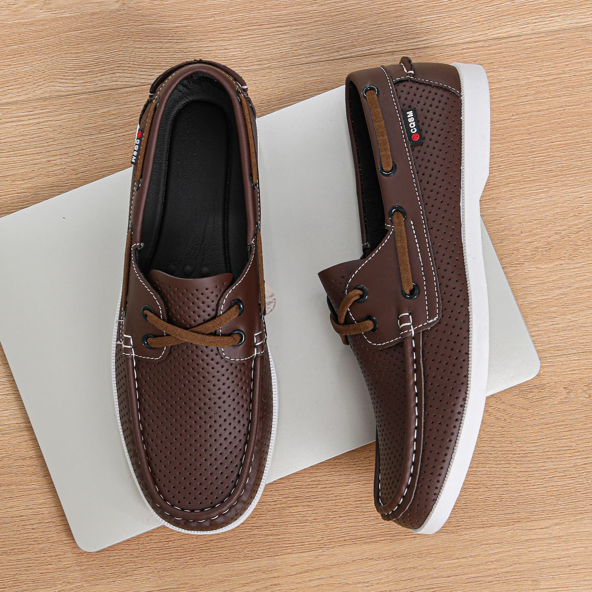 Scarpe basse da uomo traforate e traspiranti con suola morbida e superficie morbida, leggere e comode.