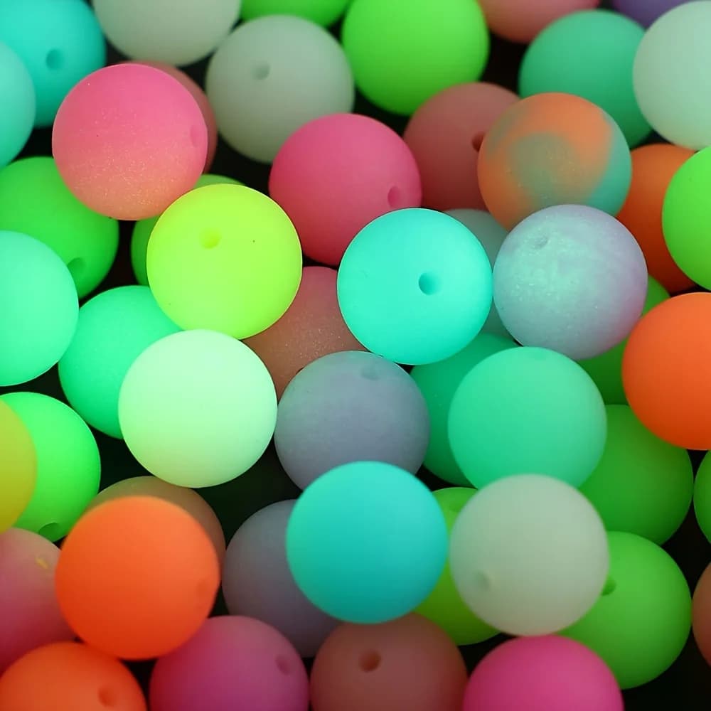 Confezione da 50 perline in silicone che si illuminano al buio da 12/15 mm - Perline distanziatrici rotonde luminose per portachiavi, bracciali e creazione di gioielli fai da te