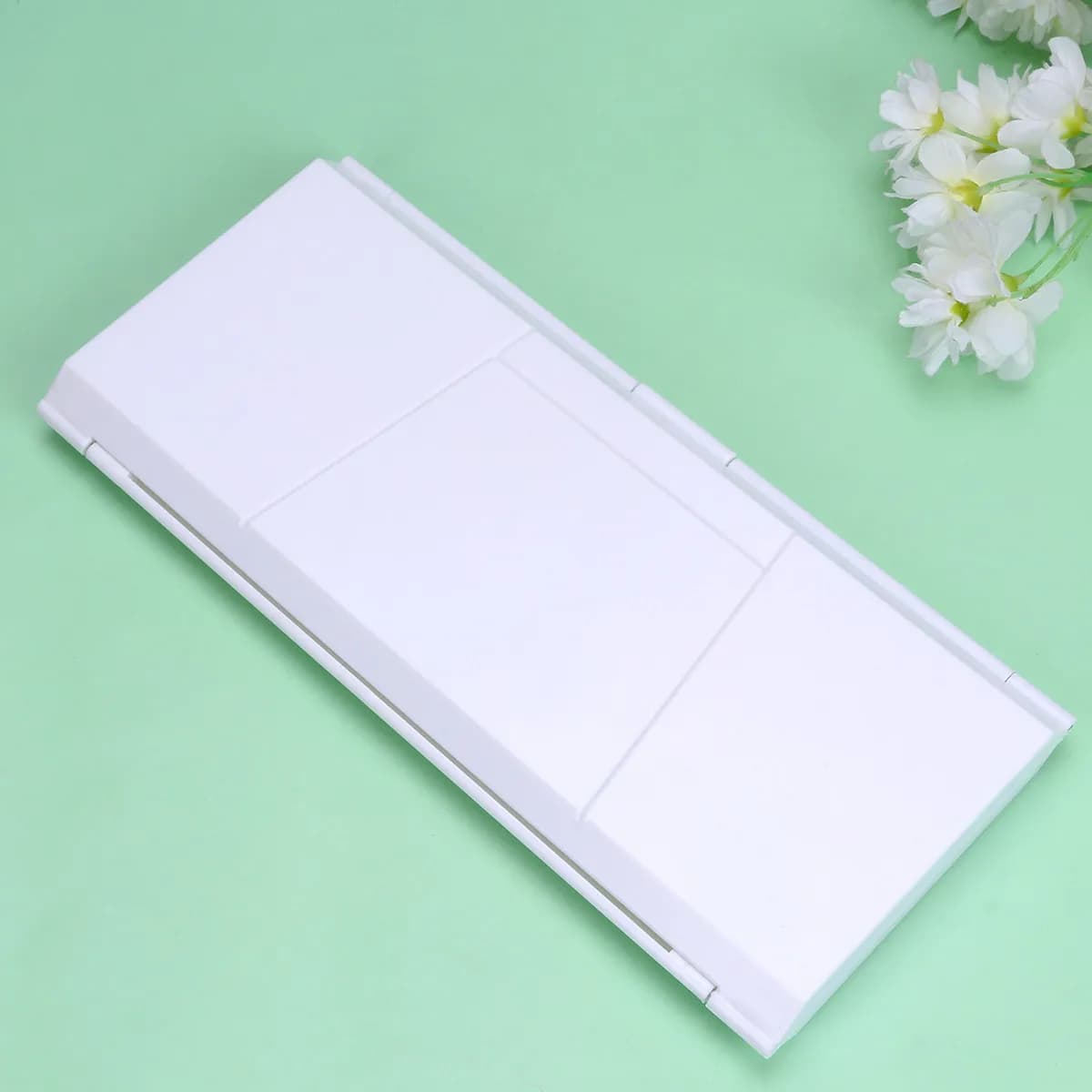 Lightweight Easy Carry Color Mixing Box for Watercolor Acrylic Artists Students Teachers Keeps Paints Fresh Organized Compact