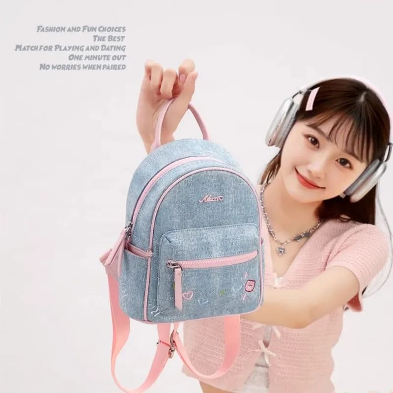 Zaino con orso ricamato in denim blu Zaino da donna mini delicato stile scolastico da donna Versatile casual compatto Mochilas Mujer