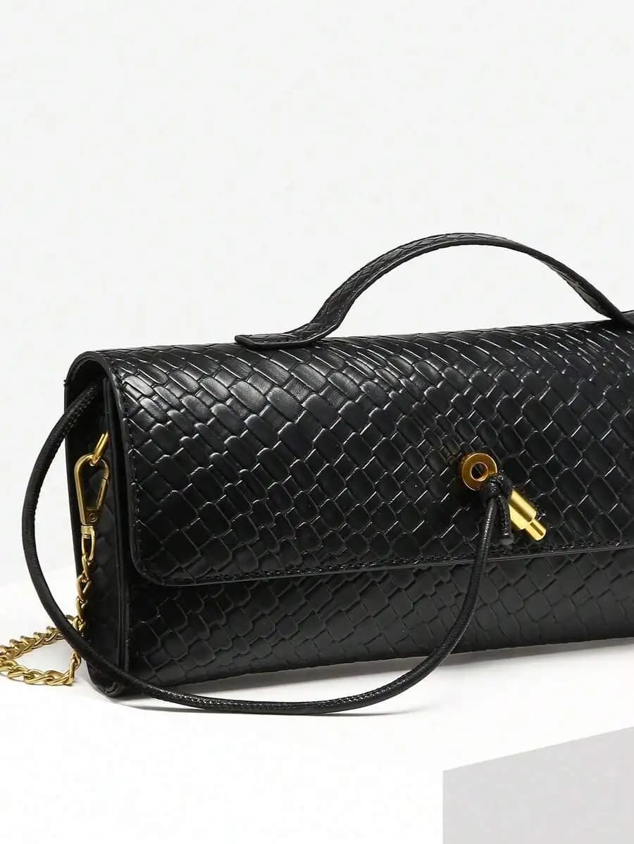 Pochette Nera in Ecopelle Effetto Intrecciato con Chiusura Dorata, Tracolla a Catena Staccabile, Utilizzo Multifunzionale per Serate, Feste, Uso Quotidiano