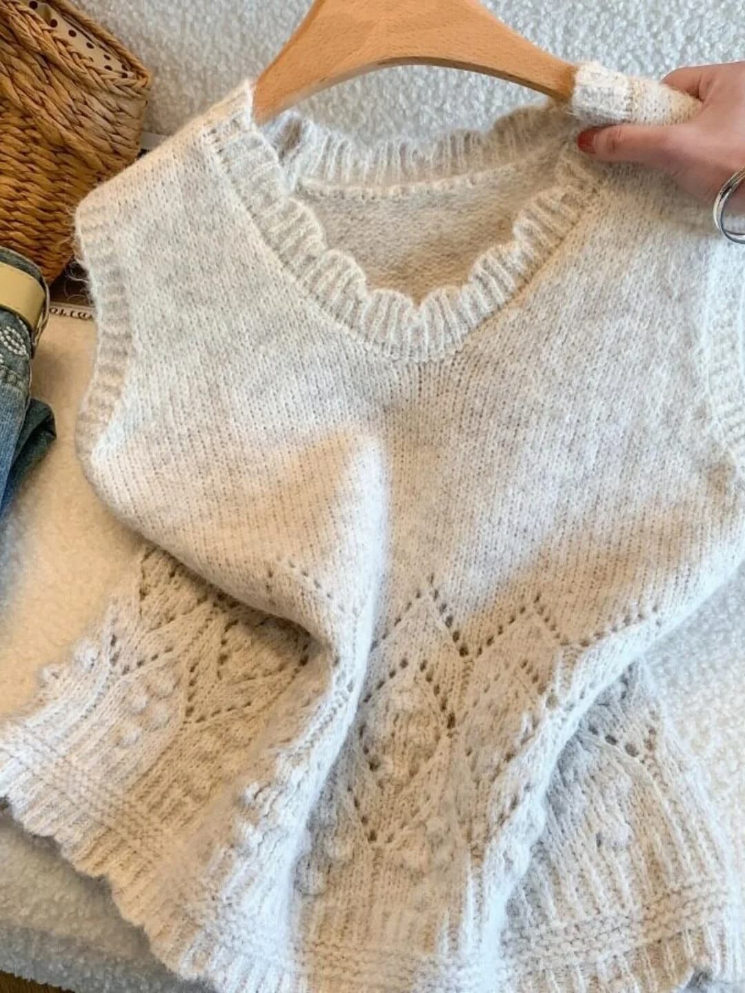 Elegant Lace Trim round Neck Hollow Knitted Vest Women Early Spring 2026 New Small Size Slimming Sleeveless Top