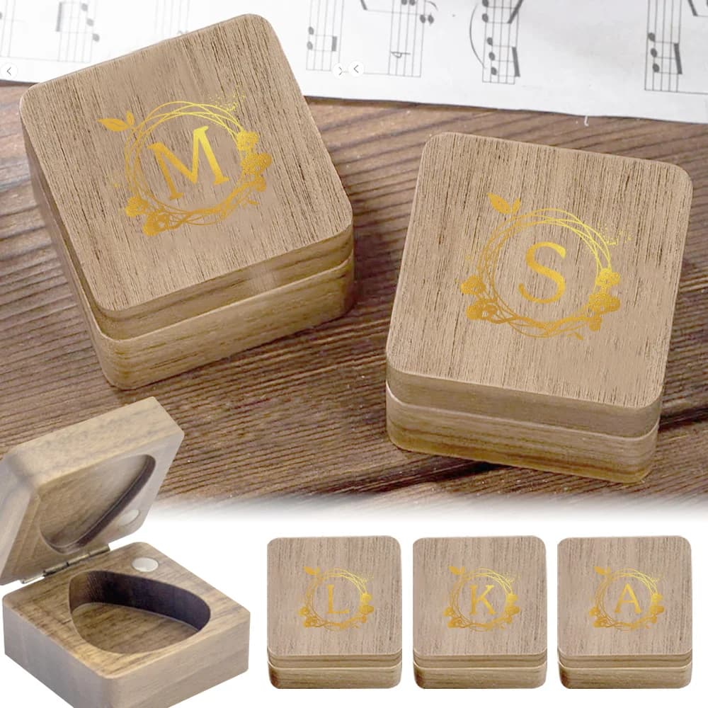 1 scatola porta plettri per strumenti musicali, leggera, dimensioni da viaggio, perfetta per chitarristi e suonatori di ukulele, motivo a ghirlanda con lettere, regalo ideale