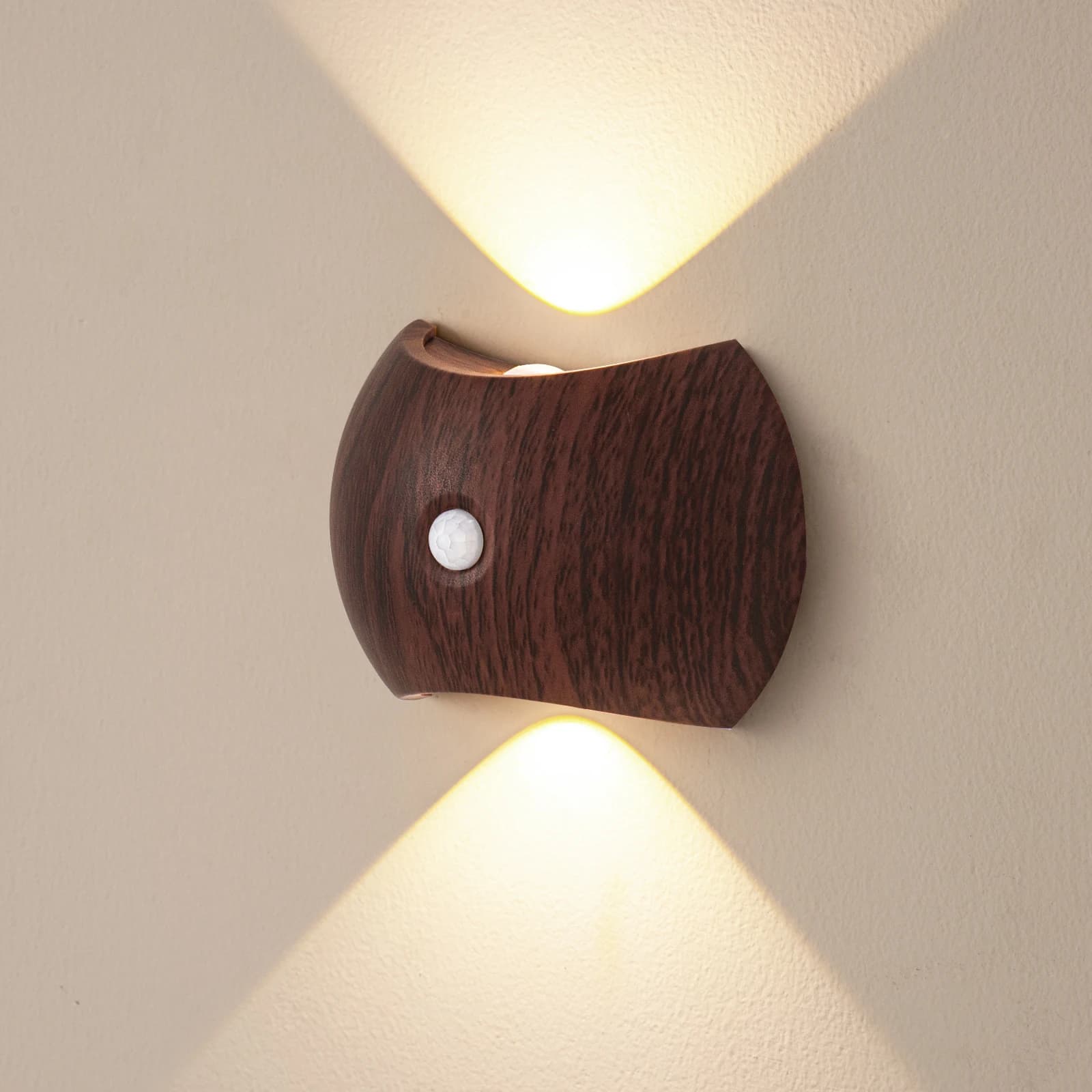 Lampada da parete intelligente Lampada da corridoio attivata dal sensore Luce notturna USB tipo C Lampada da parete regolabile per cortile da giardino Luce d'atmosfera