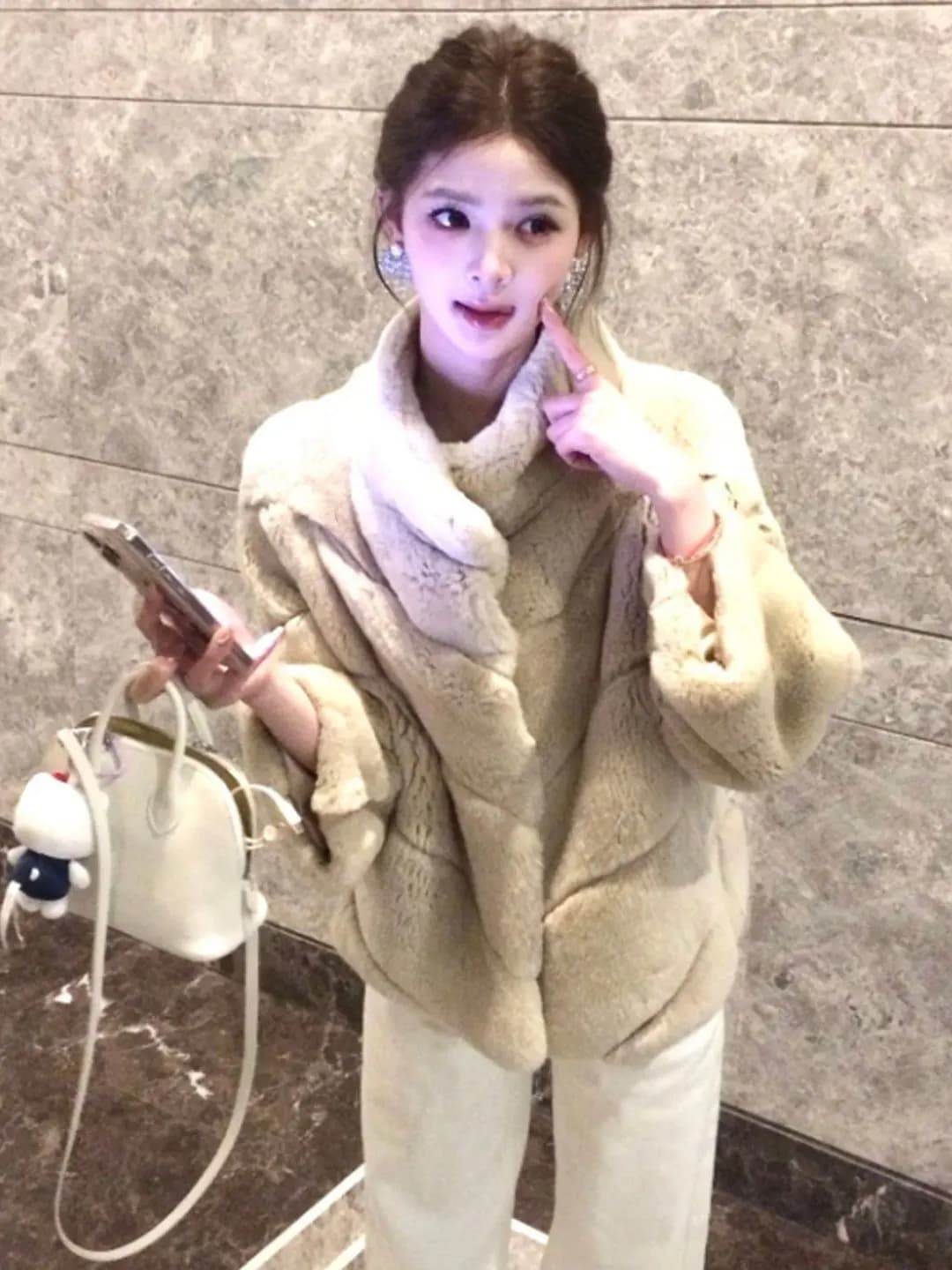 Eco-Friendly Fashionable Fake Fur Jacket Whole Skin Youth All-Match Warmth Pure Color Spring Autumn Outerwear for Women