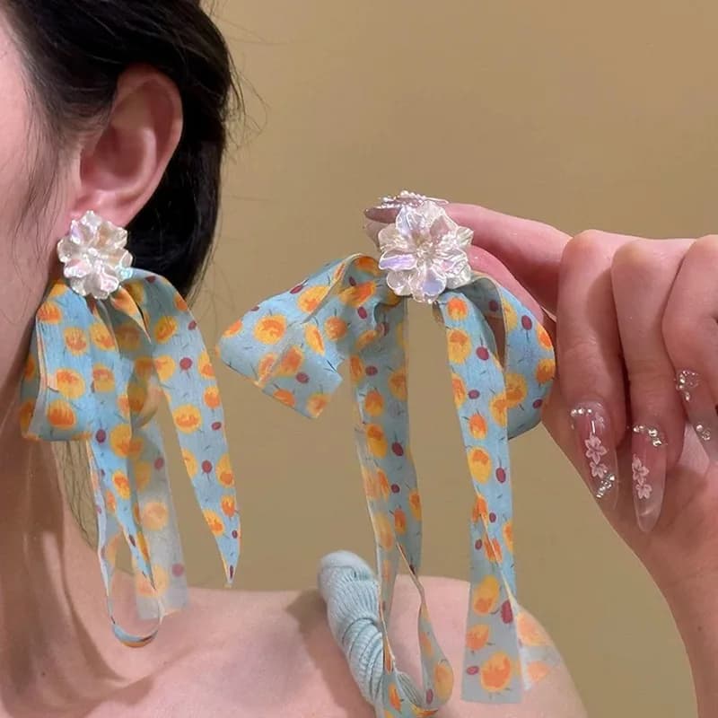 Fresh Versatile White Gardenia Flower Dangle Earrings for Women Trendy Chiffon Bowknot Tassel Earrings Casual Vacation Jewelry