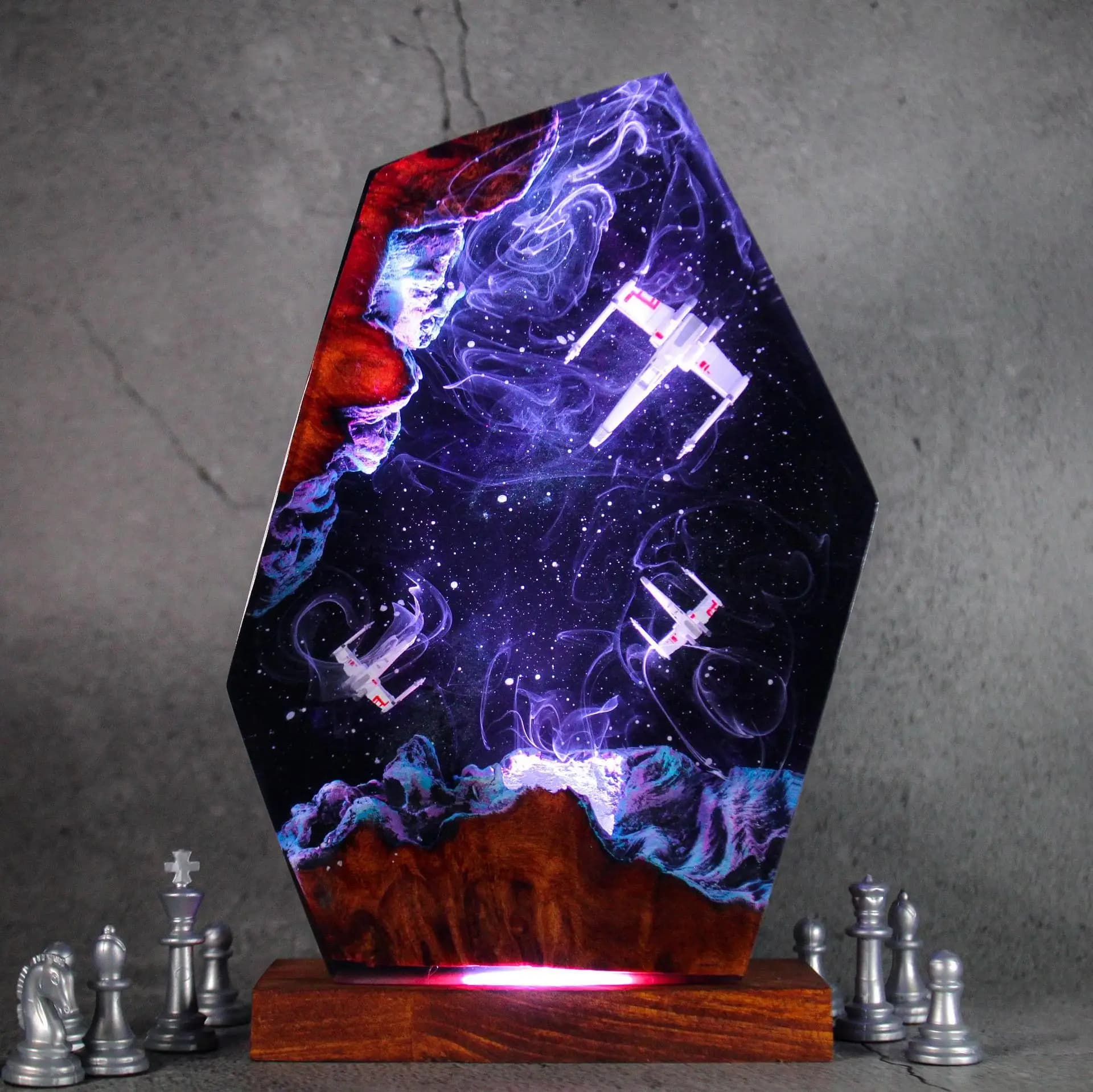 Articoli personalizzati Lampada da tavolo in resina Guerra interstellare Fantascienza Luce notturna a LED Lampada artistica creativa per la decorazione della stanza Carica USB