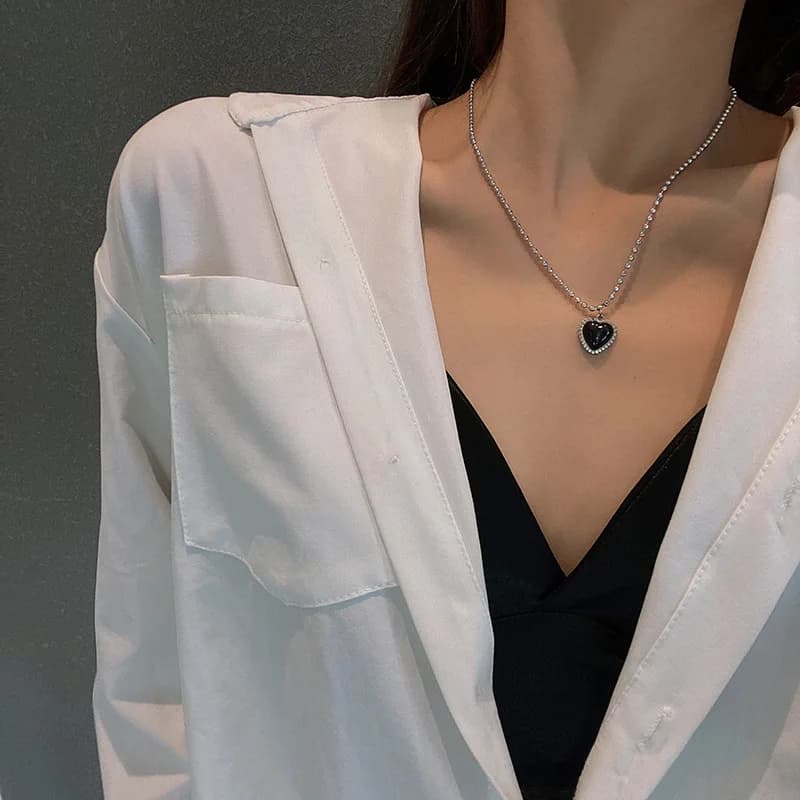 Kpop Black Heart Necklace French Metal Love Clavicle Chain Korean Simple Female Short Pendant for Women Collares Para Mujer