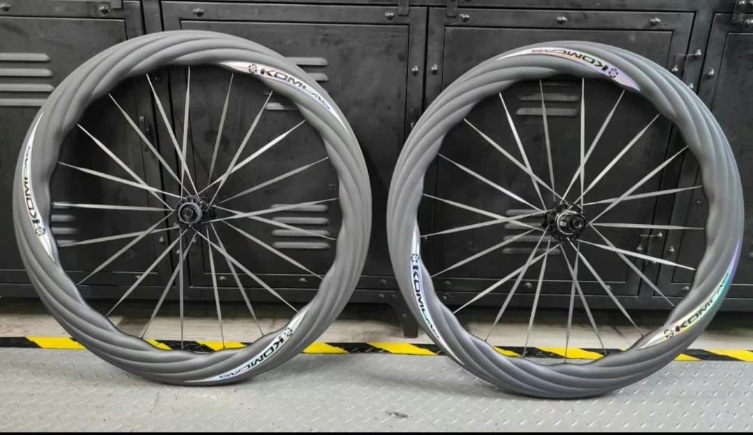 Ruote da strada in carbonio Komcas MUSCLE Disc 50/60 Mozzo in ceramica DT SWISS Larghezza 25/28mm 36T Cricchetto 700c Set di ruote per bici a disco