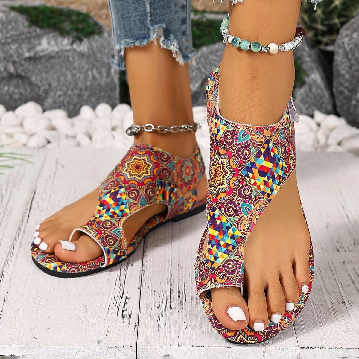 Summer Women's Large Size Fashionable Velcro Design Casual Flat Sandals 2026 New Roman Print Decorative Anti-Slip Toe Sandals