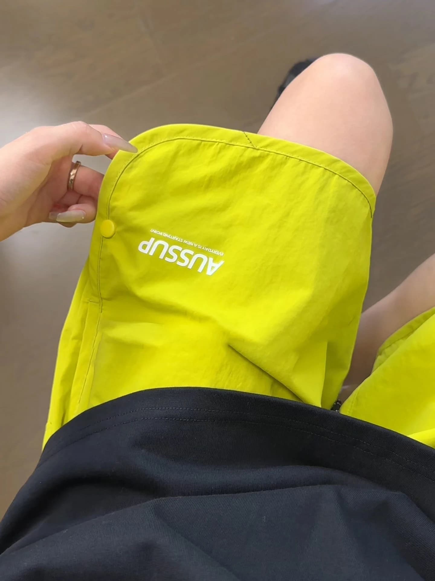 Pantaloncini sportivi Dopne Lemon Yellow ad asciugatura rapida, in seta ghiaccio, per l'estate, da esterno, non coordinati con leggings, set da quattro pezzi