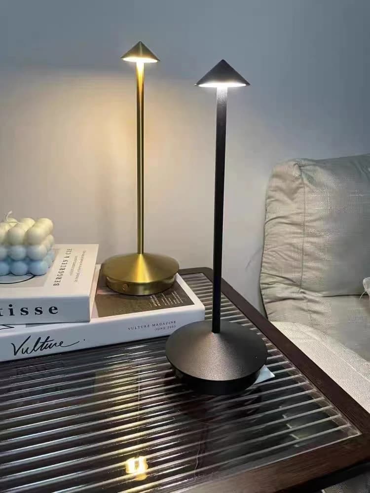 Lampada da scrivania con ricarica wireless semplice avanzata da 2600 MAH, luce decorativa da tavolo da bar dell'hotel
