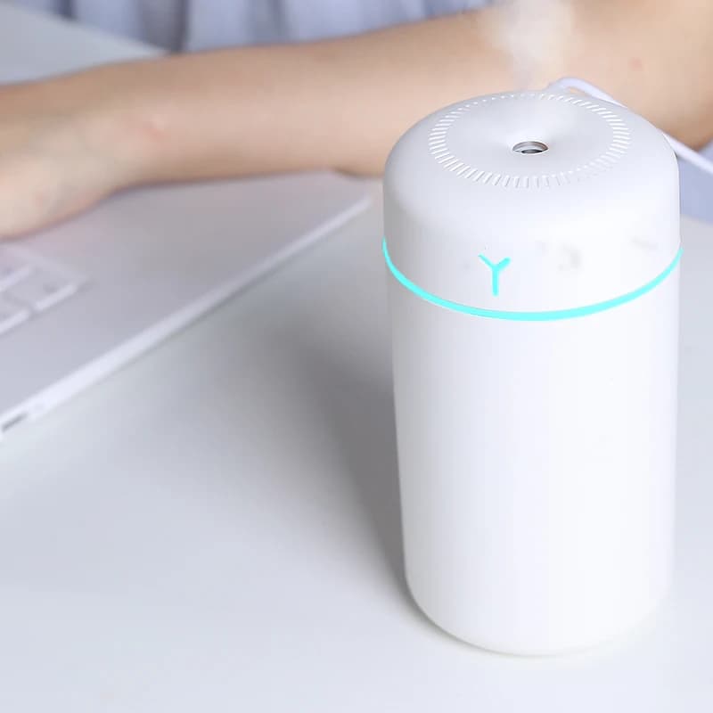 Umidificatore portatile da 390ml 1 pz umidificatore per aromaterapia per spruzzatore USB per auto di casa con purificatore per lampada notturna a colori a LED