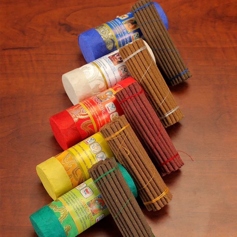 Bastoncino di incenso per piante naturali fatte a mano di Bhutan, consacrano il Buddha/Dio giallo della ricchezza per lenire lo spirito/purificare l'aria Joss Stick
