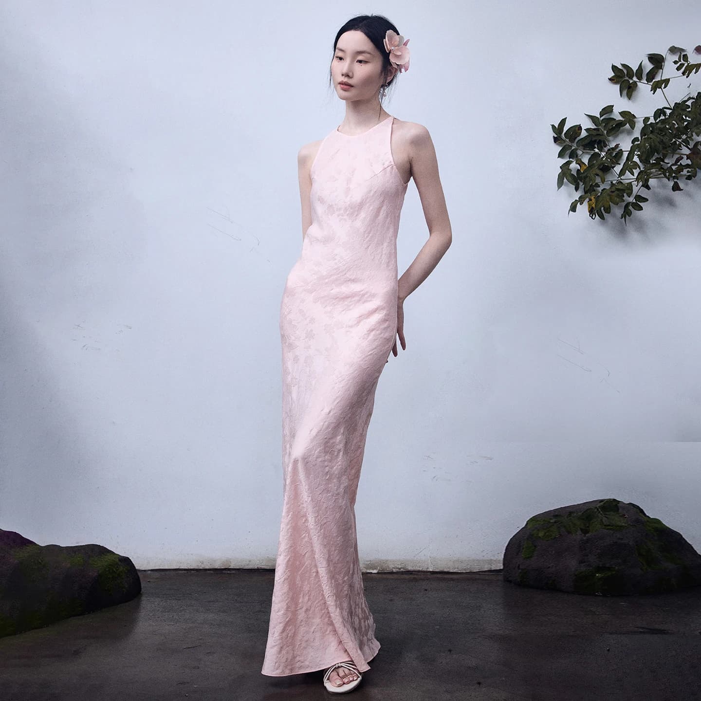 Abito Giasem in Raso di Seta Ricamato, Elegante Vestito Avvolgente a Vita Alta con Scollo a V Senza Spalline per Donna